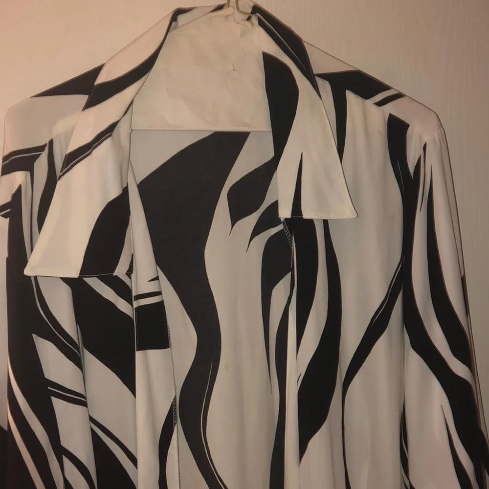Black and white wrap blouse - Picture 1 of 2